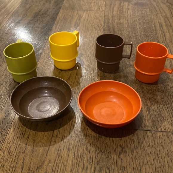 Vintage children’s Tupperware mugs and bowls “played with” condition - Picture 7 of 8
